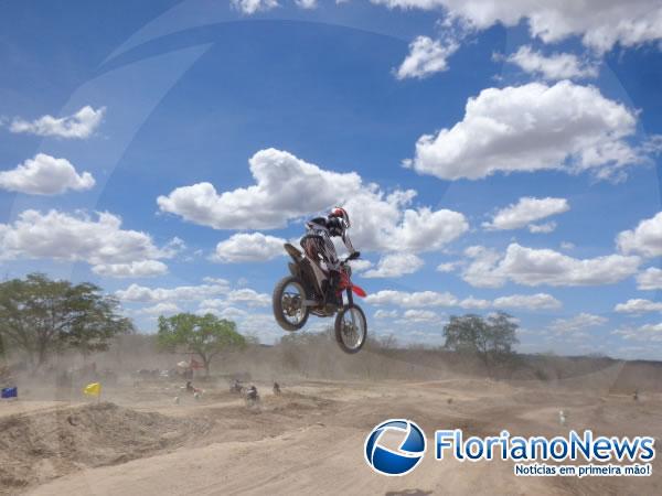 Realizada a 1&ordm; edi&ccedil;&atilde;o de Motocross de Bar&atilde;o de Graja&uacute;.(Imagem:FlorianoNews)