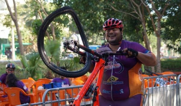 Ciclista de 157kg cai, destrói bicicleta e tem prejuízo de R$ 1.800