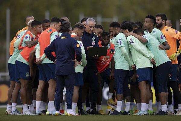 Com espelho em goleada no Uruguai, Tite finaliza observação para a Copa com dois sistemas definidos