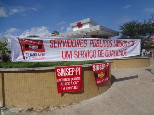 Servidores federais realizaram paralisa&ccedil;&atilde;o em Floriano.(Imagem:FlorianoNews)