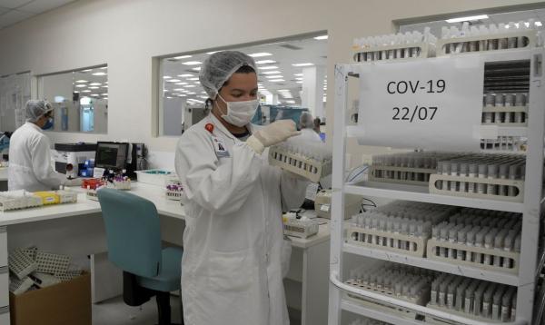 Covid-19: Brasil chega a 2,6 milhões de casos e 91,2 mil mortes.(Imagem:REUTERS / Washington Alves)