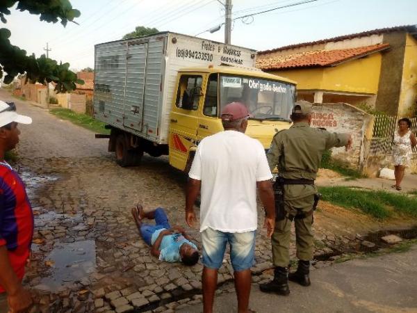 Homem desmaia e &eacute; levado inconsciente para hospital de Floriano.(Imagem:FlorianoNews)