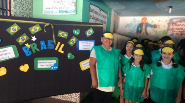 A&ccedil;&atilde;o c&iacute;vica marca Semana da P&aacute;tria na Escola Pequeno Pr&iacute;ncipe.(Imagem:EPP)