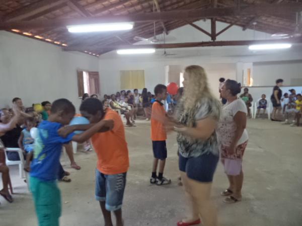 Associa&ccedil;&atilde;o de moradores promove festa para as crian&ccedil;as do bairro Irapu&aacute; II.(Imagem:FlorianoNews)