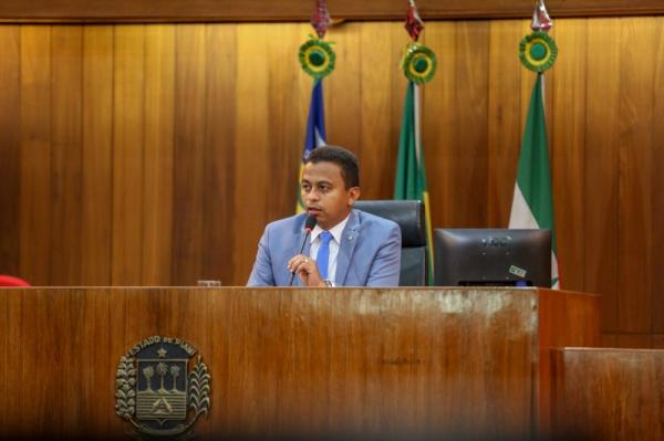 Francisco Costa denuncia atraso de pagamentos a hospitais de Teresina