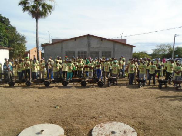 Prefeitura inicia mutir&atilde;o de limpeza em Floriano.(Imagem:FlorianoNews)