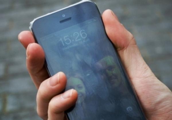 Camisinhas para smartphones protegem aparelho de chuva e areia