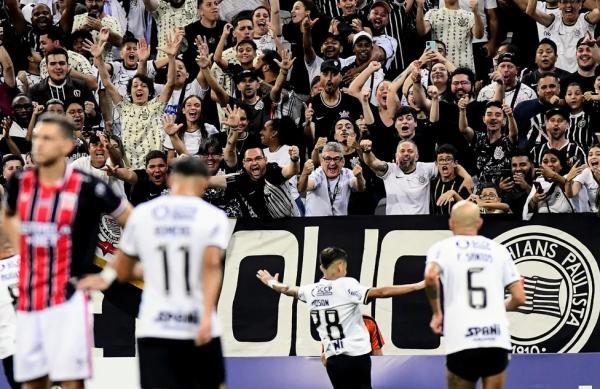  Corinthians x Botafogo-SP, comemora&ccedil;&atilde;o do gol de Adson.(Imagem: Marcos Ribolli )