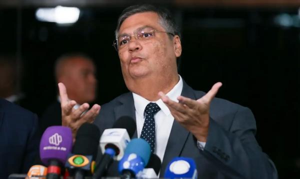 Barroso avalia que posse de Dino no STF deve ocorrer em fevereiro