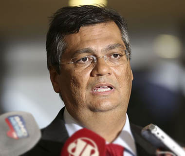 Flávio Dino diz que governo Bolsonaro paralisa o país