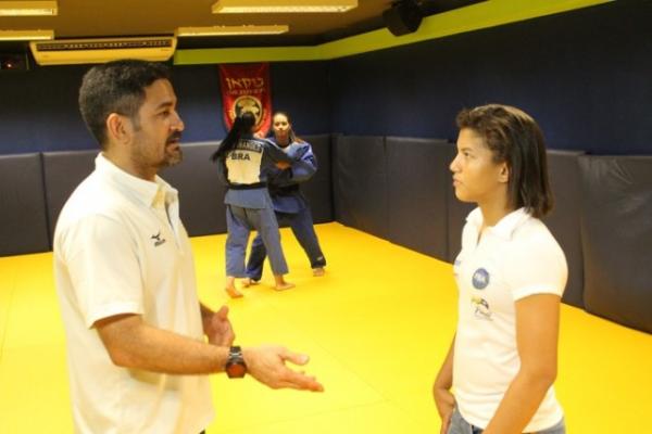 Sarah Menezes e o treinador Expedito Falc&atilde;o.(Imagem:Wenner Tito)