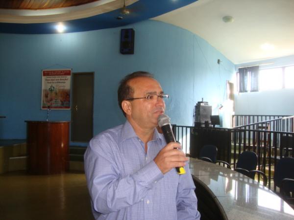 Dr. Aderson Nogueira - conduzindo o lan&ccedil;amento do mutirao de natal(Imagem:reda&ccedil;ao)