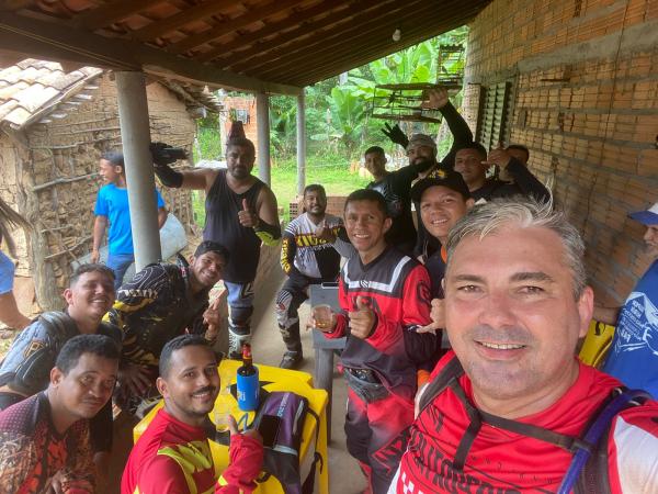 Maurício Bezerra participa de Rally da Solidariedade e entrega cestas básicas em comunidades