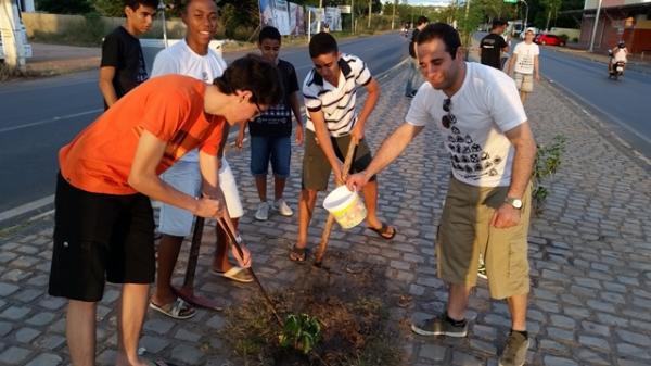 Ordem Demolay participa de evento c&iacute;vico e planta 55 &aacute;rvores em Floriano.(Imagem:Anderson Carnib)