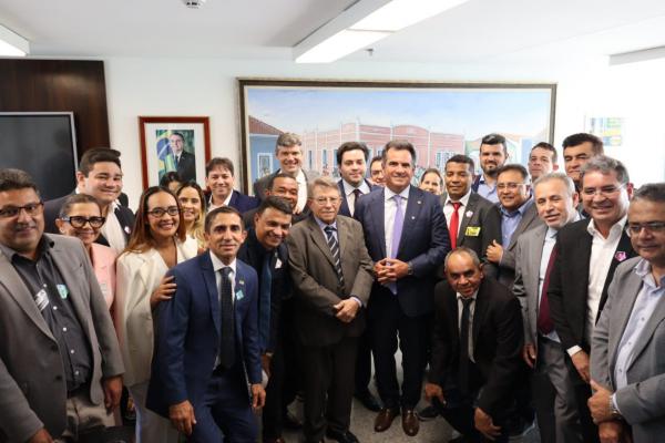 "Ações chegando para o povo", diz Ciro Nogueira após se reunir com prefeitos em seu gabinete