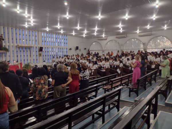 Celebra&ccedil;&atilde;o Eucar&iacute;stica marca os 54 anos de funda&ccedil;&atilde;o do Col&eacute;gio Industrial S&atilde;o Francisco de Assis em Floriano.(Imagem:FlorianoNews)