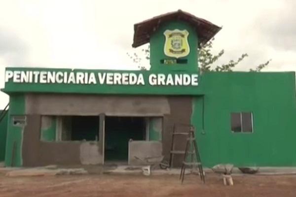 Mulher é presa ao tentar levar drogas para detento em penitenciária de Floriano