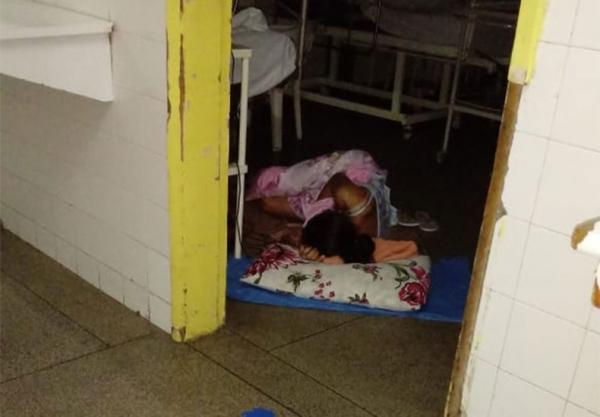 Vídeo: sem ar condicionado e ventilador, mães abanam bebês no Hospital Natan Portela.(Imagem:Cidadeverde.com)