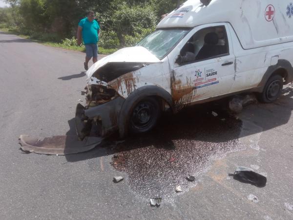 Grave acidente entre ambul&acirc;ncias deixa uma v&iacute;tima fatal e tr&ecirc;s feridas(Imagem:Reprodu&ccedil;&atilde;o)