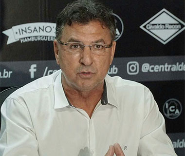 Altos anuncia Estevam Soares como novo treinador do time