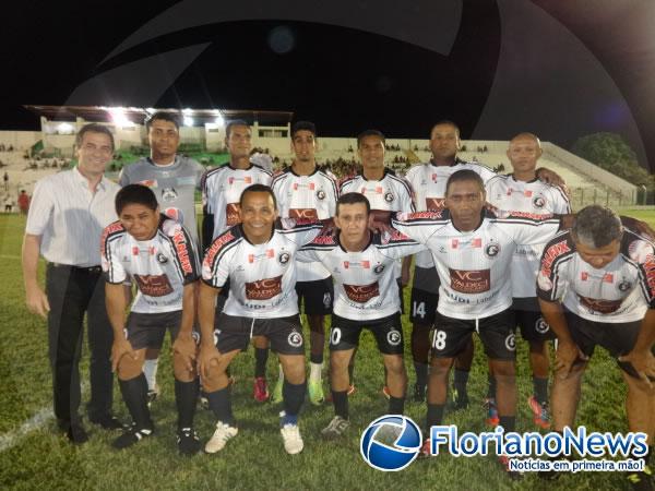 Partida solid&aacute;ria em prol do ex-jogador Carlos Silva atendeu expectativas.(Imagem:FlorianoNews)