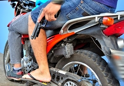 Homem é vítima de roubo a transeunte no bairro Meladão