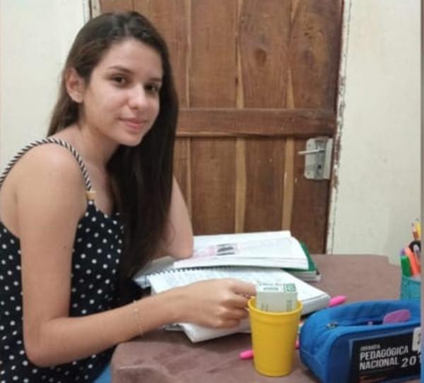 Lilian D&aacute;vila Soares Lopes, que mora em Juazeiro do Piau&iacute;, tamb&eacute;m pontuou 980 na reda&ccedil;&atilde;o do Enem 2020.(Imagem:Divulga&ccedil;&atilde;o/Seduc-PI)