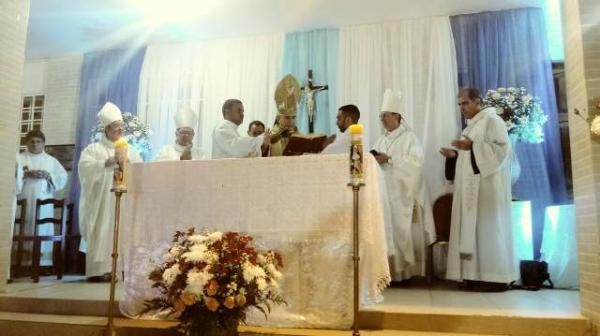 Missa solene marcou Jubileu Sacerdotal de Dom Fernando Panico em Floriano