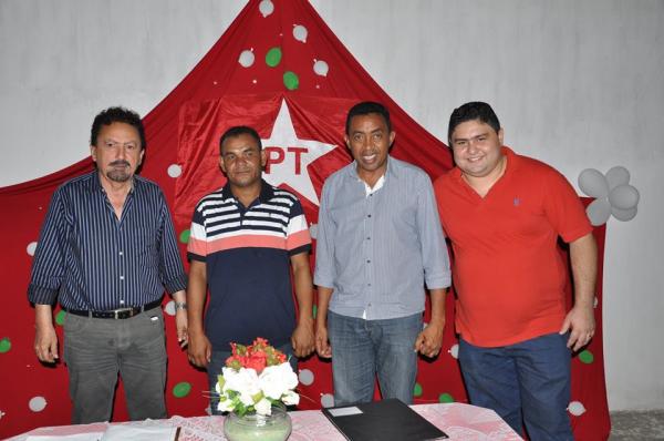Partidos dos Trabalhadores de Floriano realiza confraterniza&ccedil;&atilde;o e lan&ccedil;a Livro de Ouro.(Imagem:FlorianoNews)