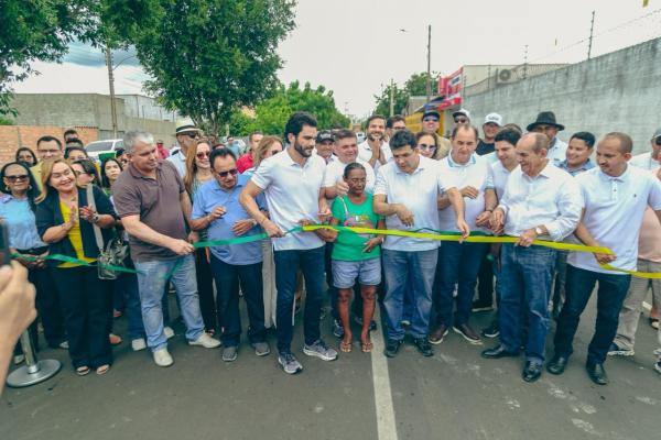 Rafael Fonteles entrega pavimentação asfáltica de mais de 40 ruas em Floriano