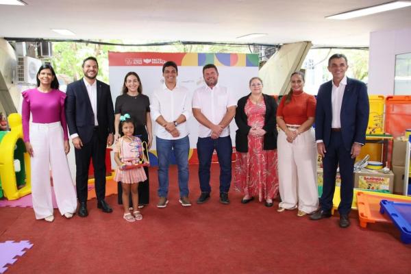 Primeira-dama Isabel Fonteles e secret&aacute;rio da Educa&ccedil;&atilde;o entregam Kit Creche para Angical do Piau&iacute;.(Imagem:Divulga&ccedil;&atilde;o)