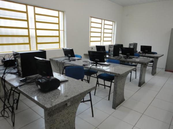 Sala de inform&aacute;tica(Imagem:FlorianoNews)