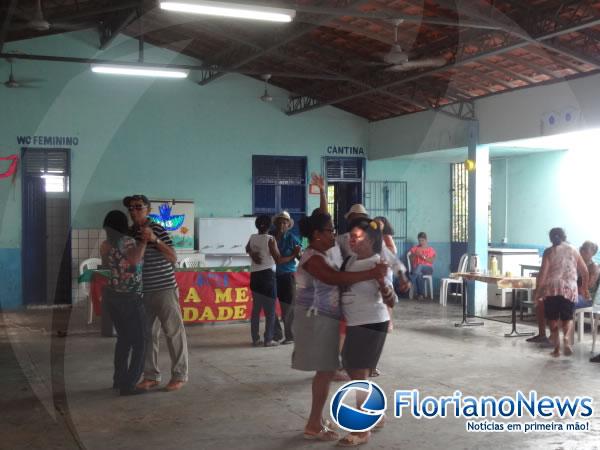 Centro de Refer&ecirc;ncia da Assist&ecirc;ncia Social realizou pr&eacute;via carnavalesca para idosos.(Imagem:FlorianoNews)