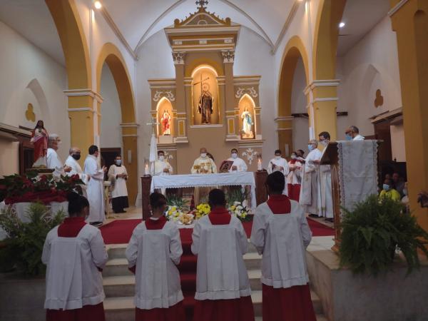 Cat&oacute;licos participam das celebra&ccedil;&otilde;es de Corpus Christi em Floriano(Imagem:FlorianoNews)