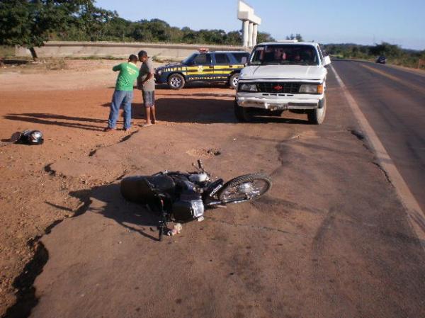 Motociclista morre após colidir com caminhonete em rodovia do Piauí