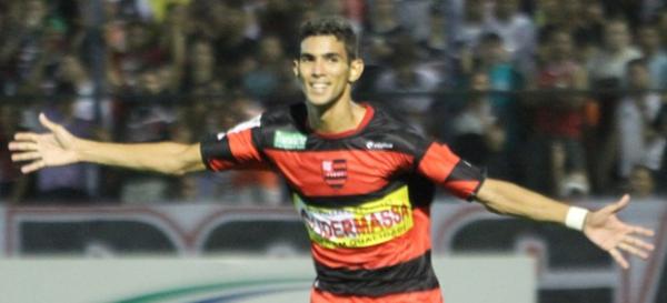 Augusto comemorando gol contra o River-PI, na Copa Piau&iacute; do ano passado.(Imagem: Thiago Amaral)