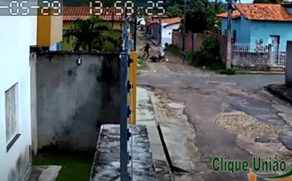 Menina utiliza movimento de capoeira para fugir de assalto