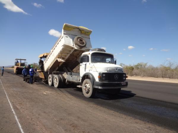 Secret&aacute;rio dos Transportes e deputado estadual visitam canteiro de obras do aeroporto Cangapara.(Imagem:FlorianoNews)