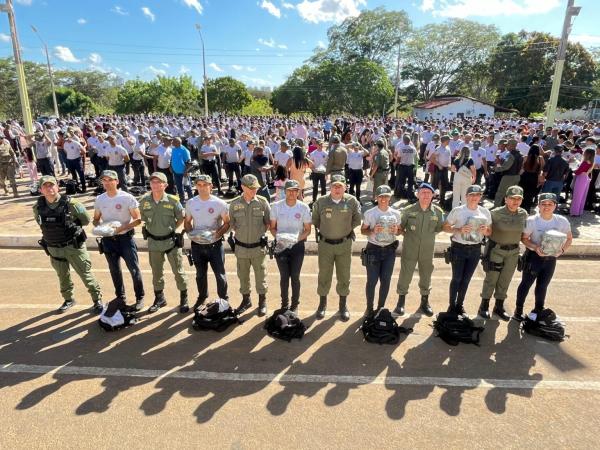 Pol&iacute;cia Militar entrega primeiros uniformes para a nova turma do Curso de Forma&ccedil;&atilde;o de Soldados.(Imagem:Ascom PMPI)