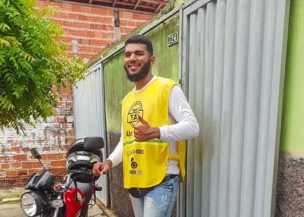 Mototaxista oferece descontos para ajudar passageiros a flagrar "chifre" no Piauí
