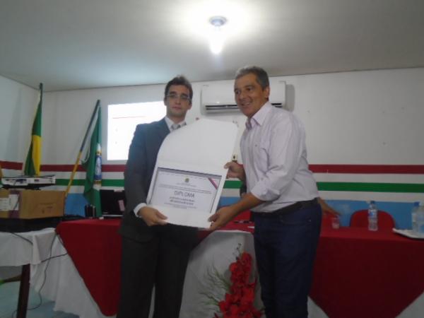 Prefeito eleito, vice e vereadores s&atilde;o diplomados em Bar&atilde;o de Graja&uacute;.(Imagem:FlorianoNews)