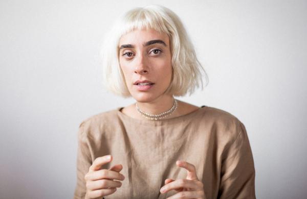 Voz da banda Pietá, Juliana Linhares abre parcerias com Chico César e Zeca Baleiro no álbum solo