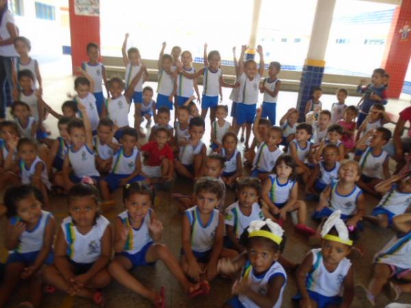 Cacau Show distribui ovos de p&aacute;scoa para crian&ccedil;as da Creche Municipal.(Imagem:FlorianoNews)