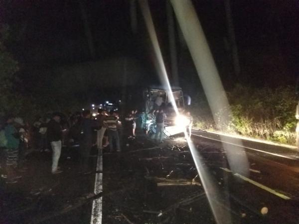Ônibus da Guanabara se envolve em acidente e deixa feridos na BR-343
