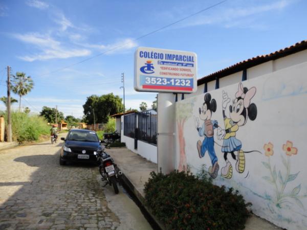 Foi at&eacute; o Bar&atilde;o e visitou o col&eacute;gio Imparcial(Imagem:FlorianoNews)