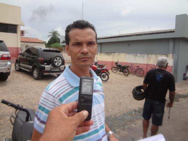 Professores de Bar&atilde;o de Graja&uacute; reclamam o n&atilde;o recebimento do FUNDEB.(Imagem:FlorianoNews)
