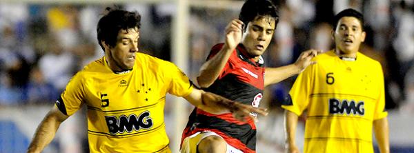 Em Ipatinga, Vitória bate o Cruzeiro, que perde chance de entrar no G-4