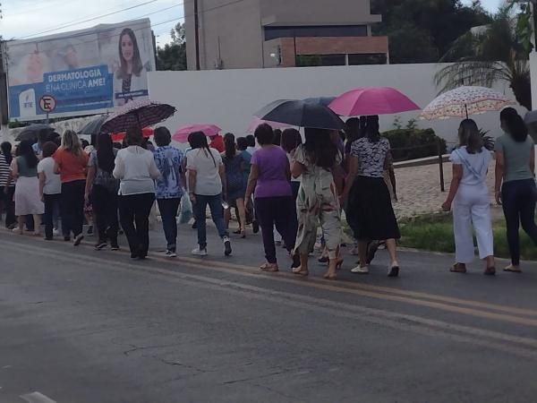 Mulheres participam da Prociss&atilde;o da Soledade em Floriano(Imagem:FlorianoNews)