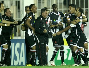 Vasco bate o Santos na Colina e desencanta após seis partidas