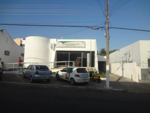Veículo furtado na Avenida Santos Dumont é encontrado abandonado